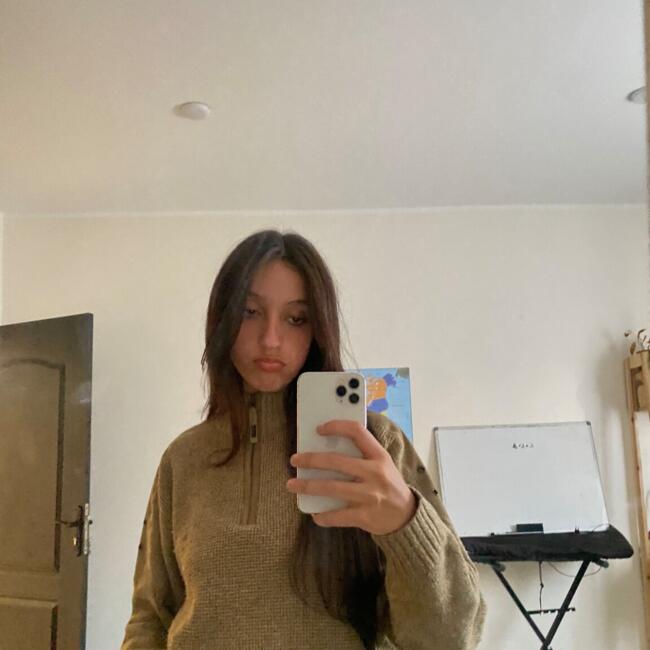 Babysitter in Bordeaux: Lydia
