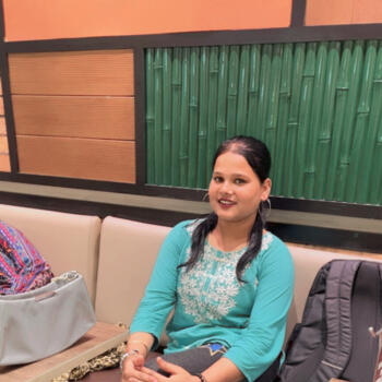 Babysitter Delhi: Riya Singh