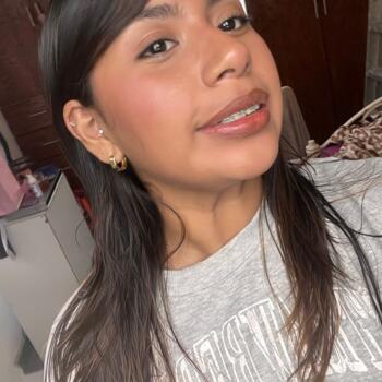 Babysitter in Jardines de la Silla: Nahomi