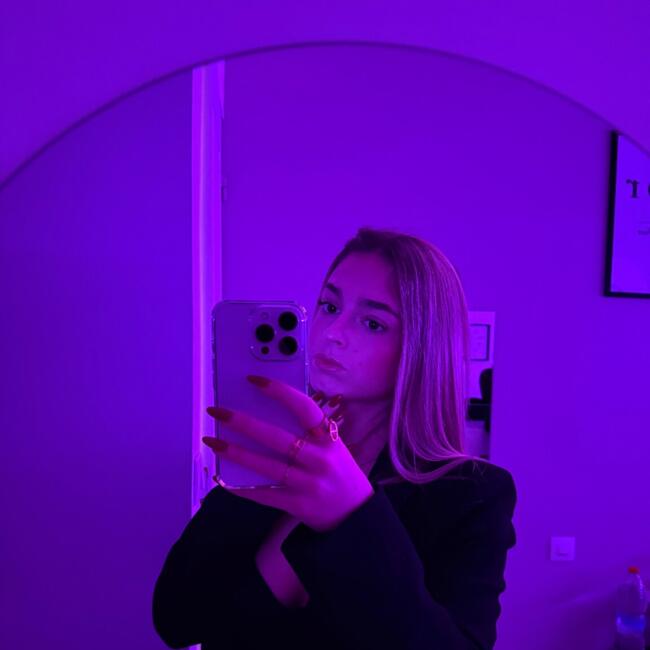 Babysitter in Paris: Chloe