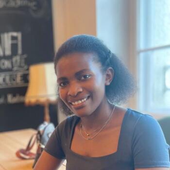 Babysitter in Berlin: NSHUTIYUMUBYEYI