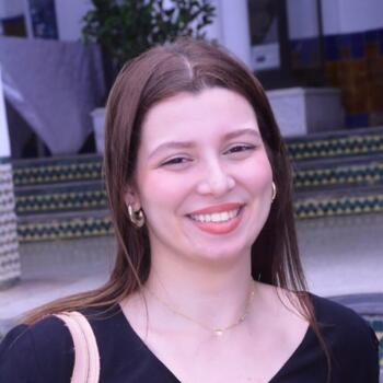 جليسة أطفال في رباط: Hiba