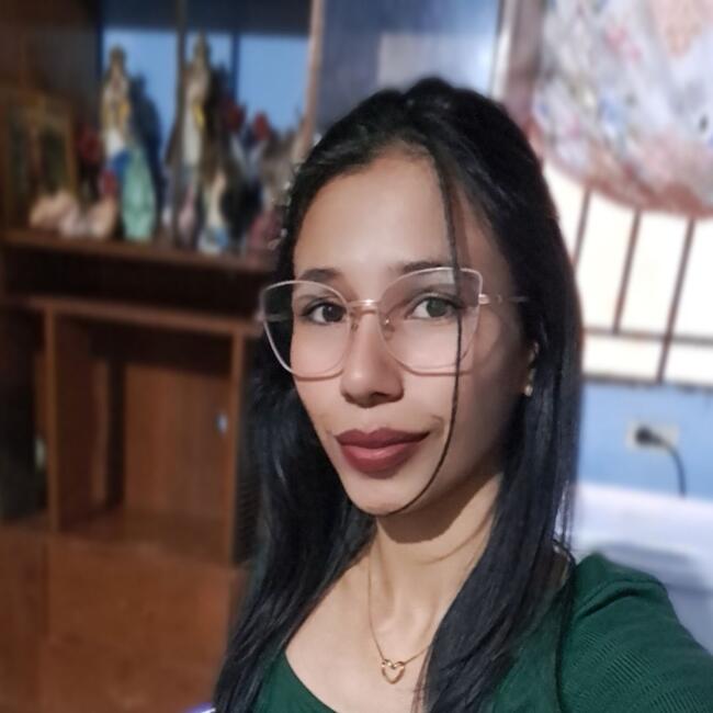 Babysitter in Capiatá: Juliana