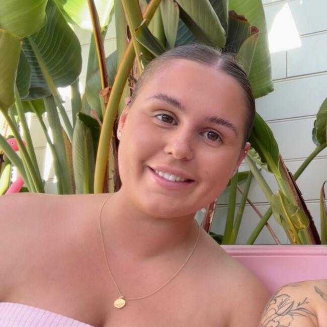Barnepike i Cairns: Carissa