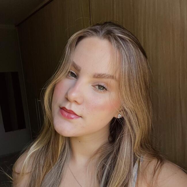 Babá em Maringá: Julia