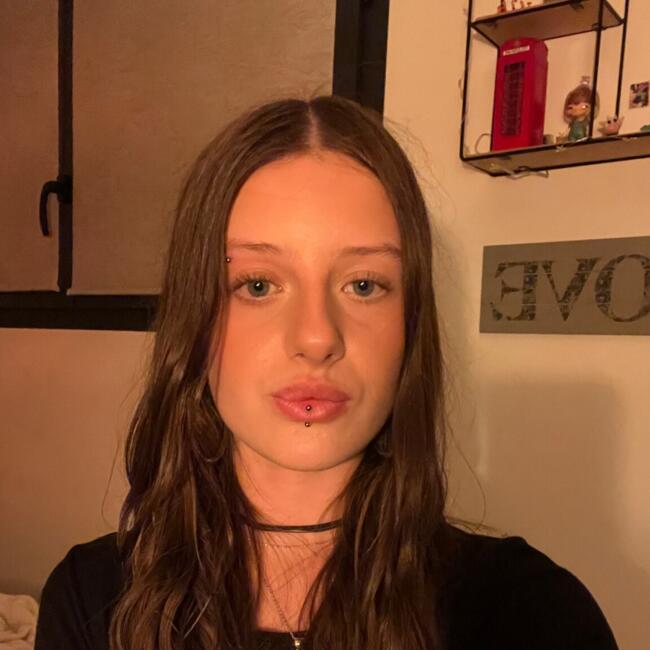 Babysitter in Écouflant: Zoé