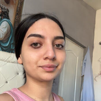 Babysitter in Deva: Elis