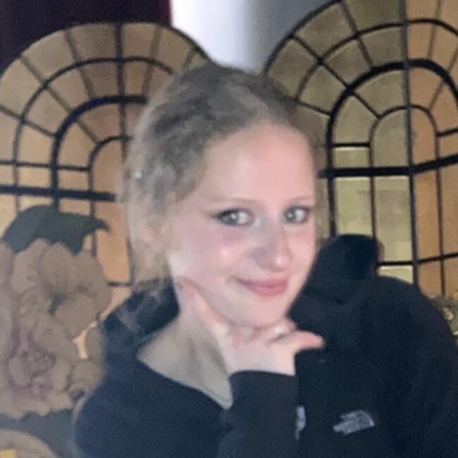 Babysitter in Ixelles-Elsene: Roxane