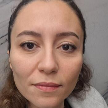 İzmir bölgesinde bebek bakıcısı: Meltem