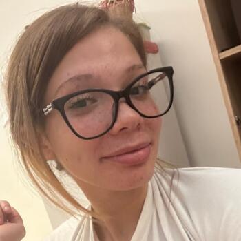 Babysitter in Les Bons Villers: Julie