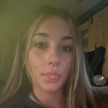 Baby-sitter Calgary: Raina