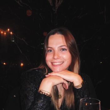 Babysitter in La Rochelle: Louise