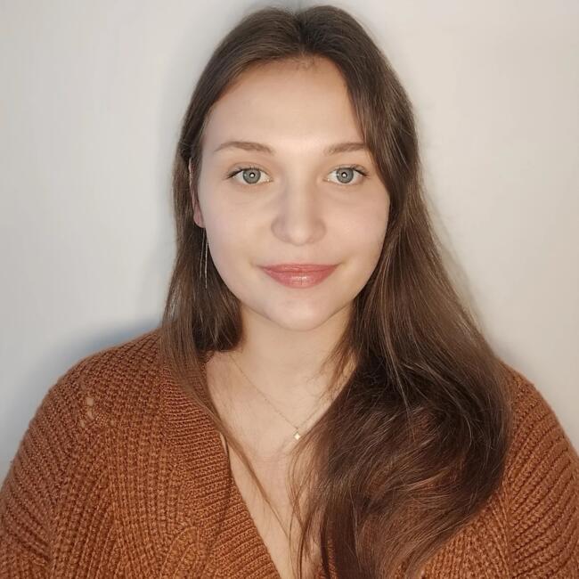 Babysitter in Saint-Saturnin-lès-Apt: Nina