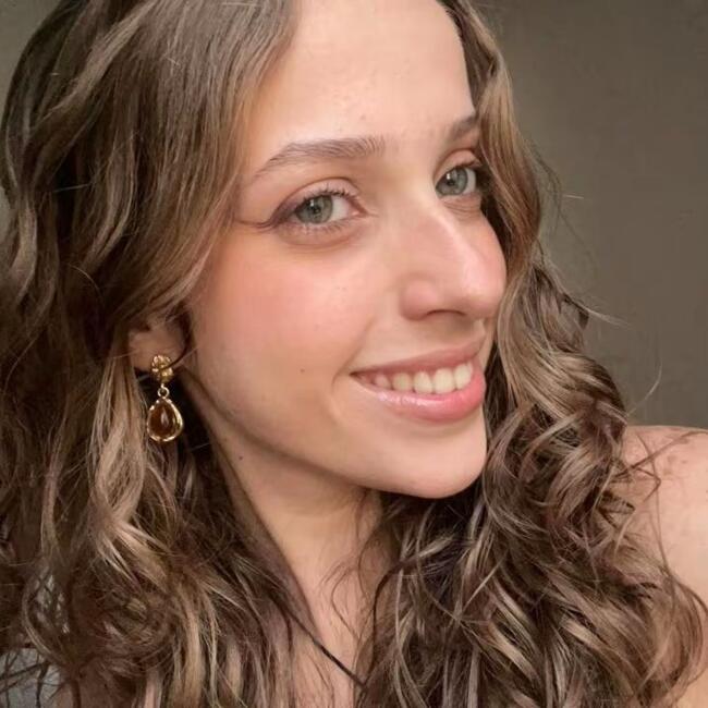 Babysitter in Campinas: Claudia