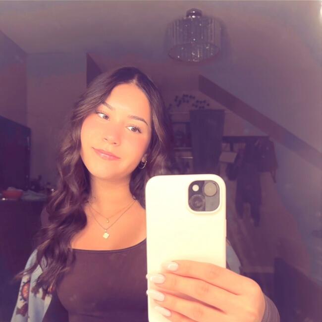Baby-sitter in Nepean: Bethany