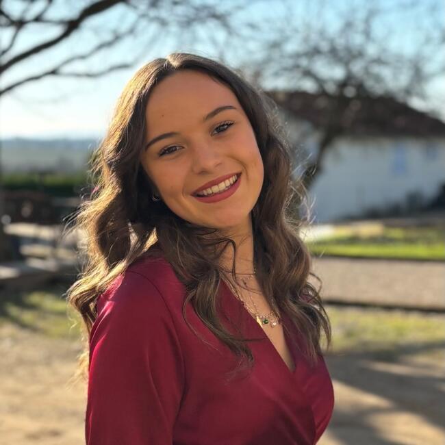 Babysitter in Albigny-sur-Saône: Inola