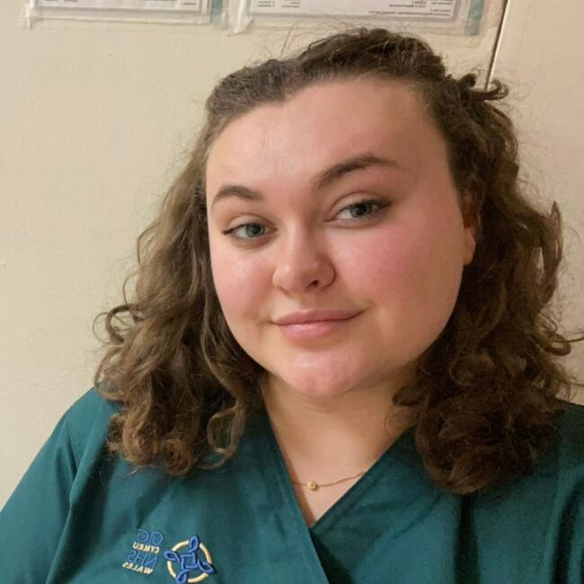 Babysitter in Cardiff: Hannah