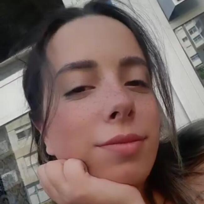 Babysitting job in Covilha: Madu