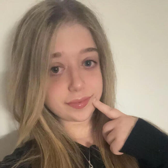 Babysitter in Egham: Vina