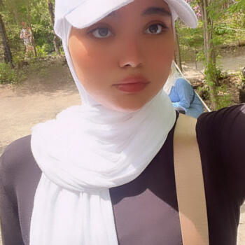 Babysitter Toronto: Maya