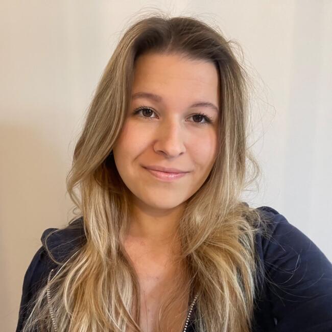 Babysitter in Bonne: Louisa