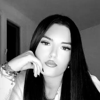 Babysitter in Carnoux-en-Provence: Madeline