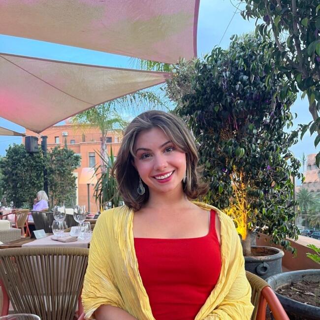 Babysitter in Lisbon: Elizabeth