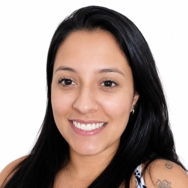 Emprego de babá em Curitiba: Pâmela Pimentel