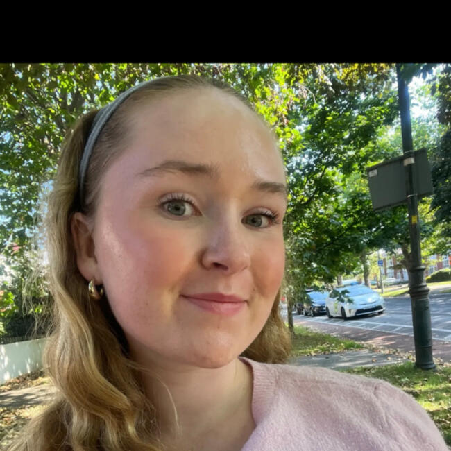 Babysitter in Galway: Emma