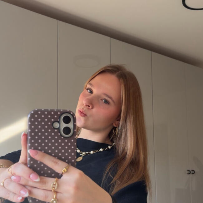 Babysitter in Saint-Nicolas: Yanaika