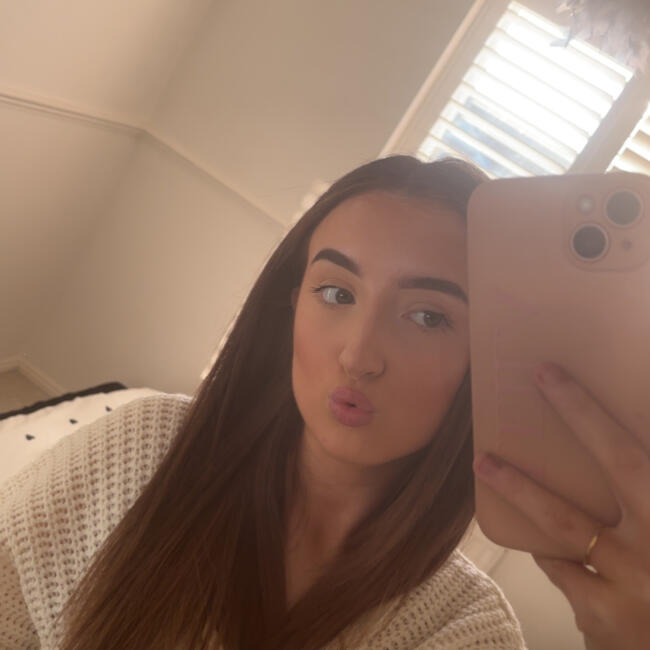 Babysitter in Brynmawr: Leila