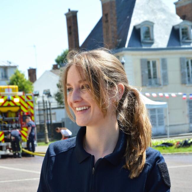 Babysitter in La Ville-du-Bois: Raphaëlle