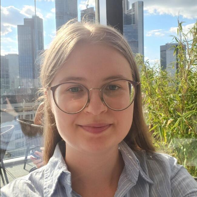 Babysitter in Seoul: Julia