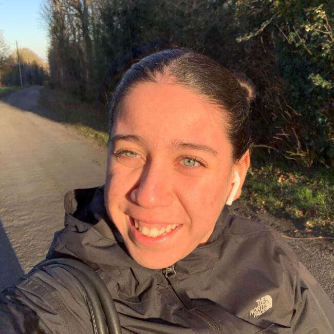 Babysitter in Médan: Sophia