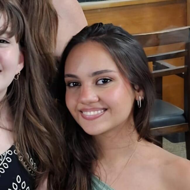 Babysitter in Brasília: Letícia