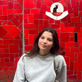 Babysitter in Marseille: Nina