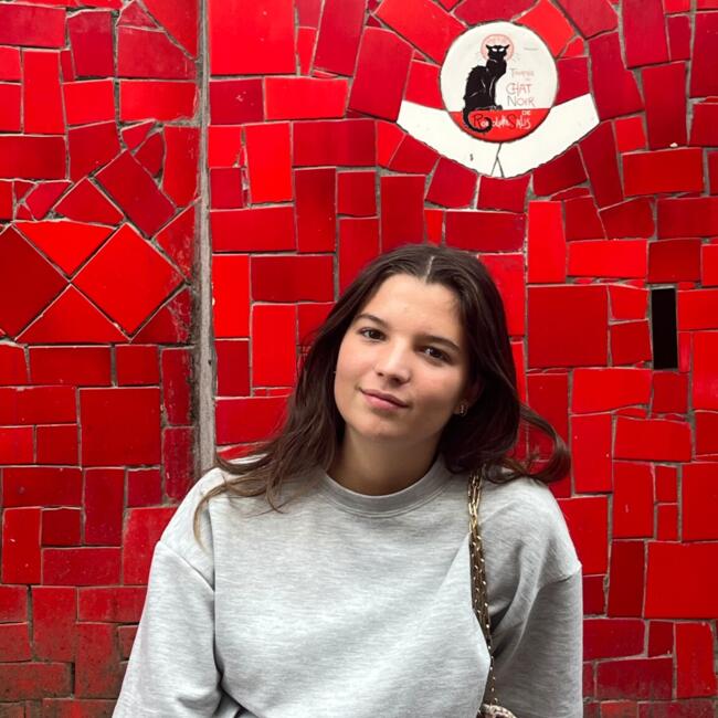 Babysitter in Marseille: Nina