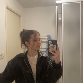 Babysitter in Saint-Victor: Lana