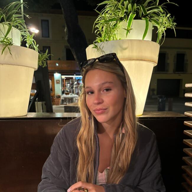 Nanny in Palamós: Asha