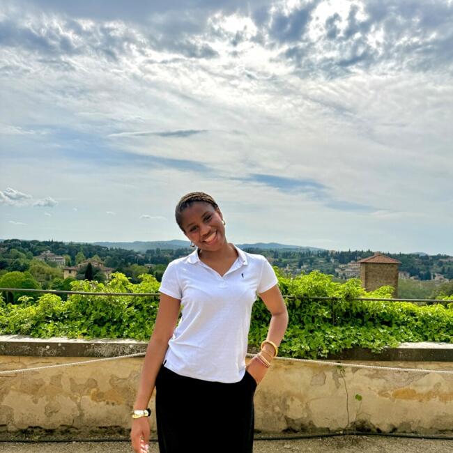 Babysitter in Saint-Nicolas (Wallonie): Stella