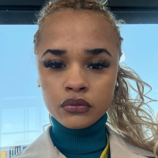 Babysitter in Newark on Trent: Mia