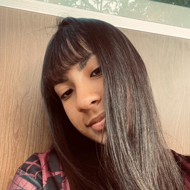Babysitter in Macaé: Thayslany