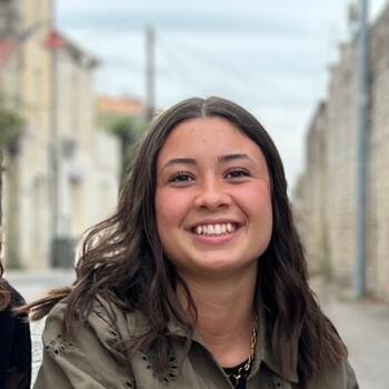 Babysitter in Mazières-en-Gâtine: Inès