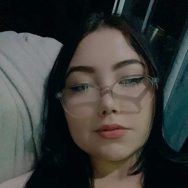 Babysitter in Penha: Yasmin