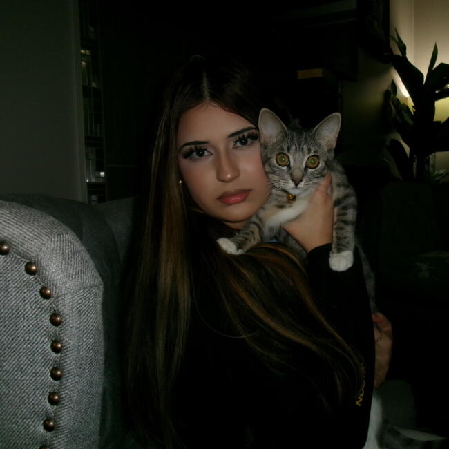 Baby-sitter in Calgary: Amber