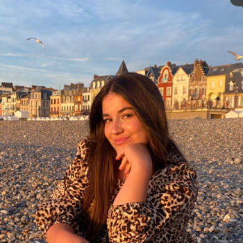 Babysitter in Amiens: Julie