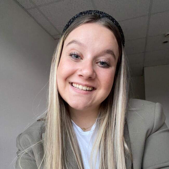 Babysitter in Bourgoin-Jallieu: Lola