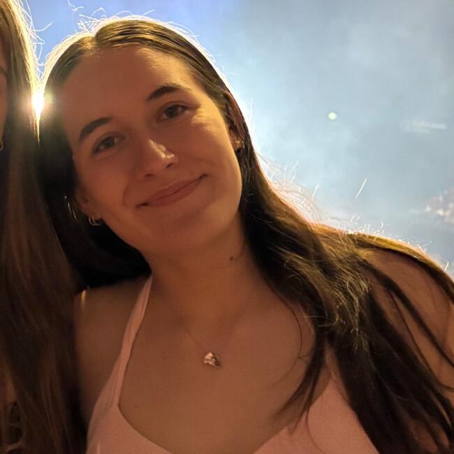 Babysitter in Wollongong: Bethany