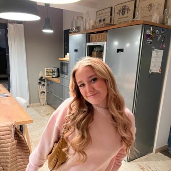 Babysitter in Saint-Ouen: Clemence