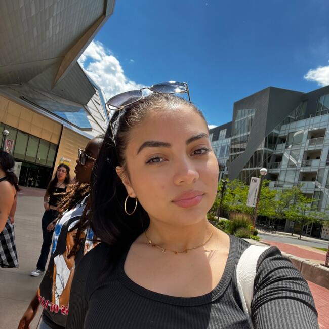 Babysitter in Fresno: Andrea